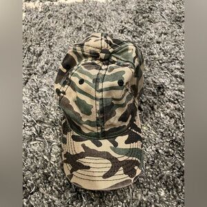Camo hat NWOT